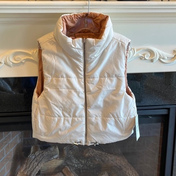 Cozy Reversible Puffer Vest Sleeveless Jacket Womens Medium Beige Tan Trendy New - Picture 4 of 15